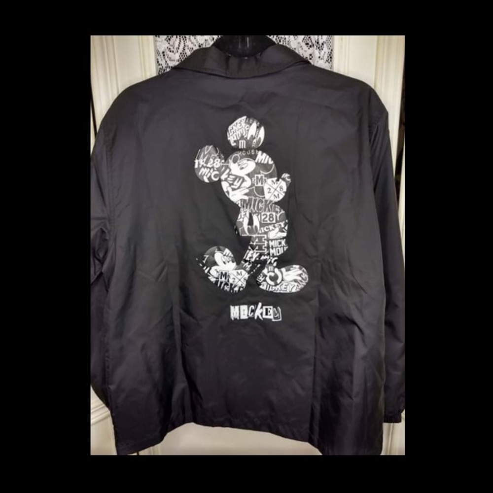 🍂🍁NWT Disney’s Neff “Mickey” Black Snap Jacket.